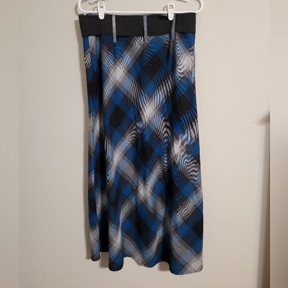 Blue plaid maxi skirt with belt - Picture 2 of 7
